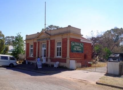 Former Shire of Violet Town Chambers, Lily Street