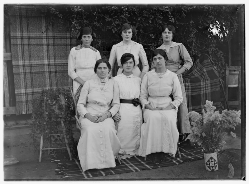 Underwood Girls by Godden 1907-1914 H2001.59.88.png