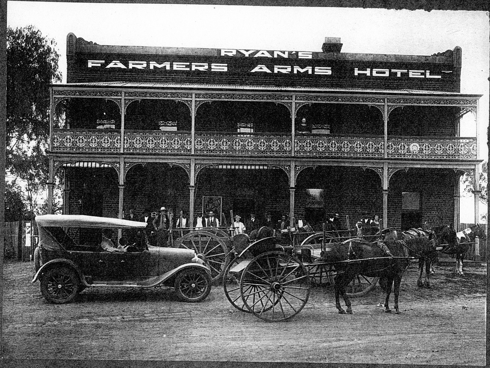 Farmers Arms Hotel003