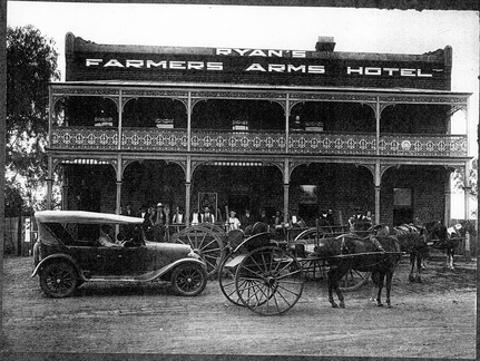 Farmers Arms Hotel003