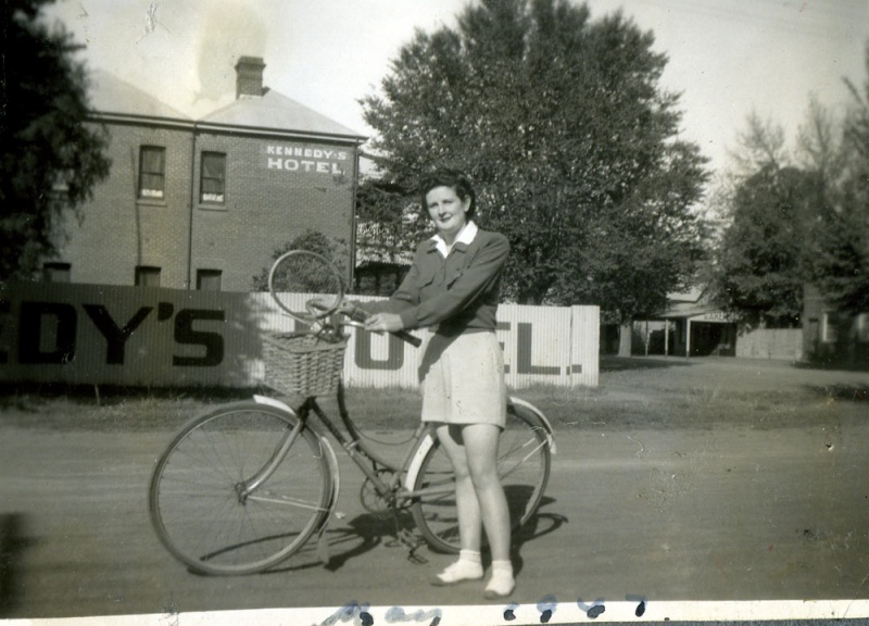 Leigh-Stephens---mother-may-1947.jpg
