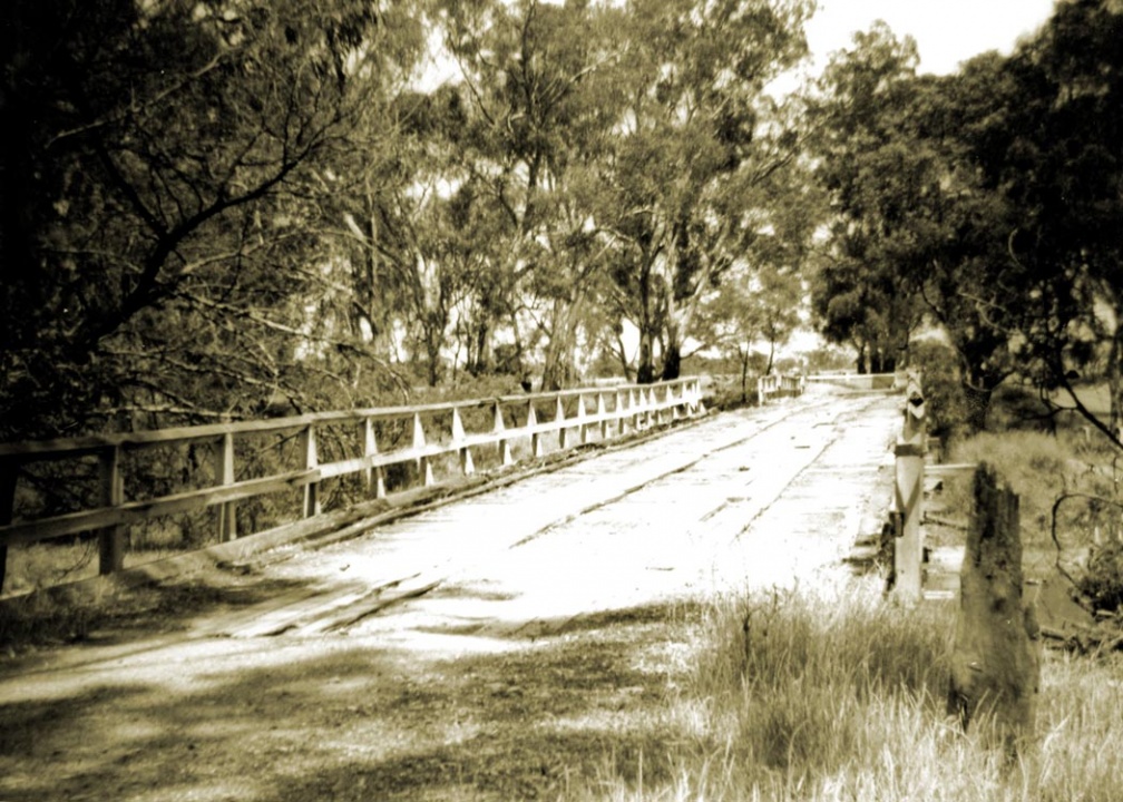 Old Caniambo bridge with side track 1960s